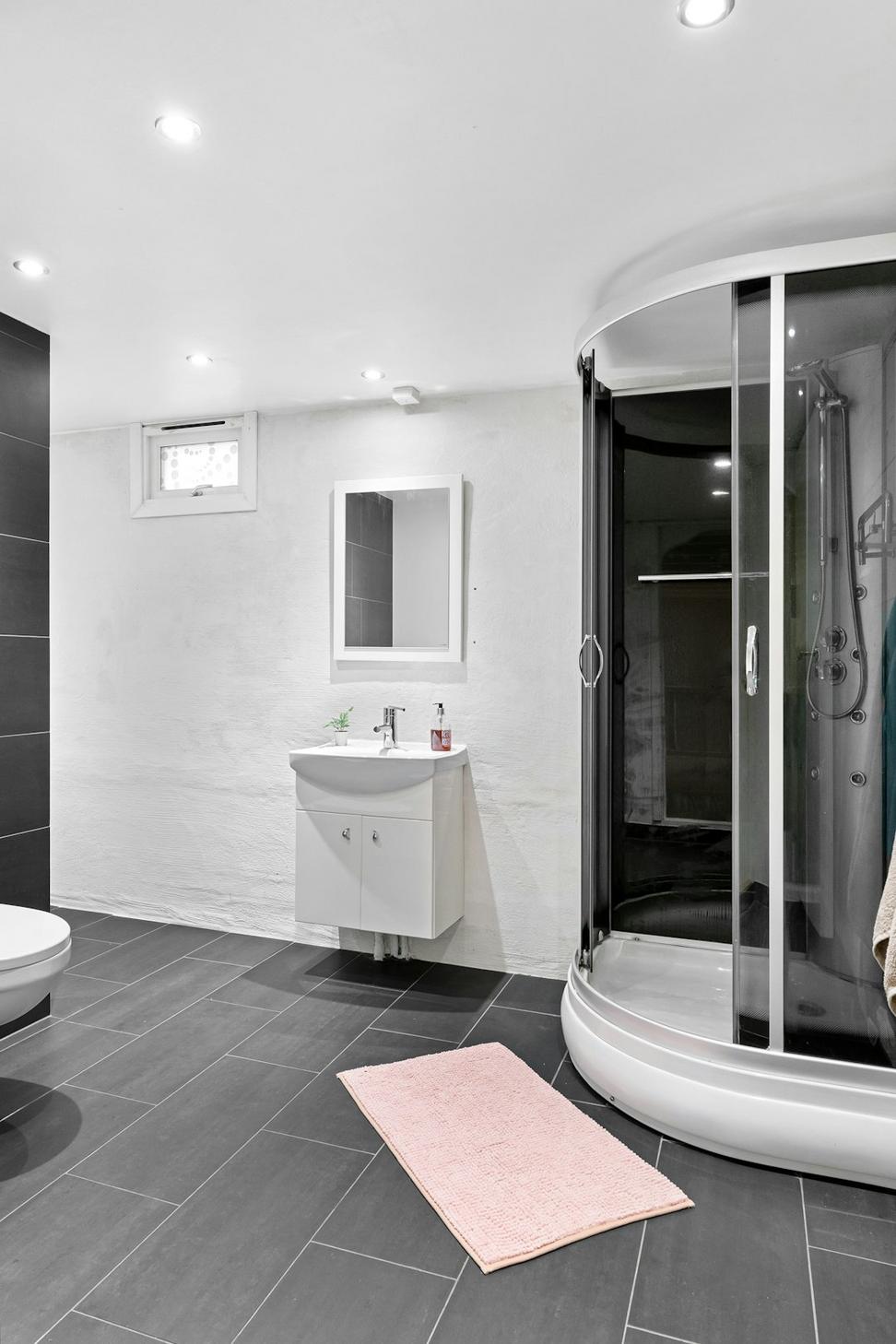 Executive Bathroom